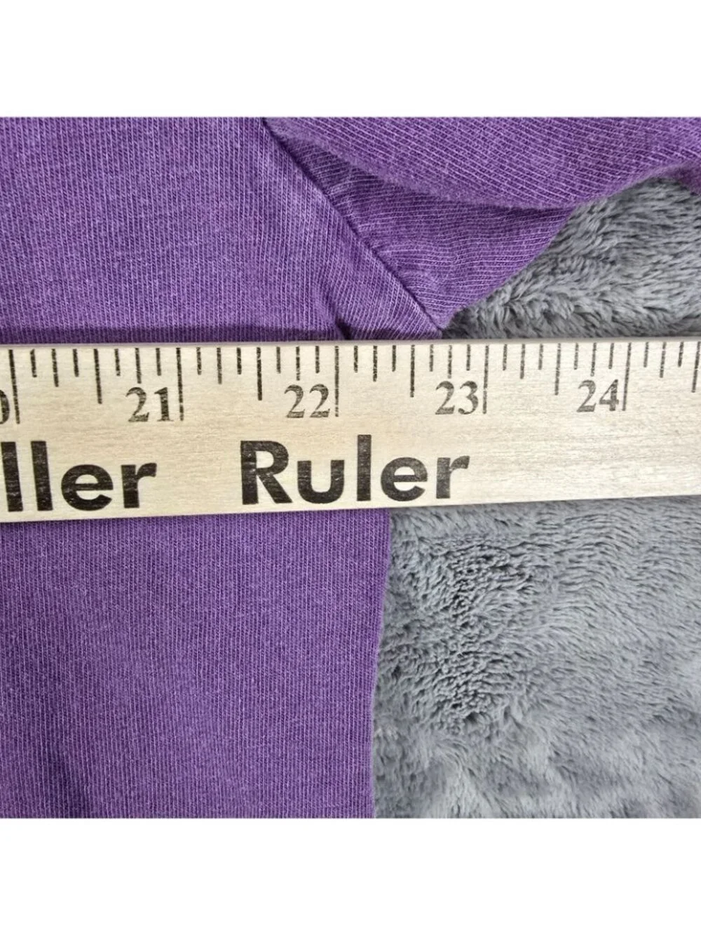 Y2K 2000s Guess Jeans Distressed Triangle Logo Purple Graphic T-Shirt (Medium) - Picture 13 of 14